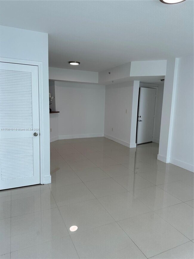 Building Photo - 9201 Collins Ave