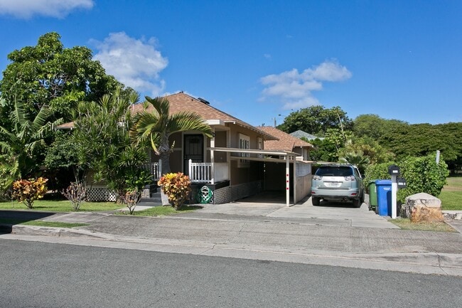 Building Photo - 3609 Leahi Ave