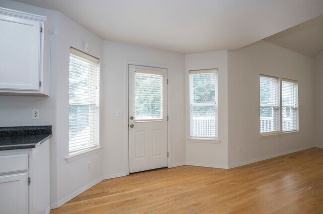 Building Photo - Very Nice 3 Bedroom Home - Cul de sac!