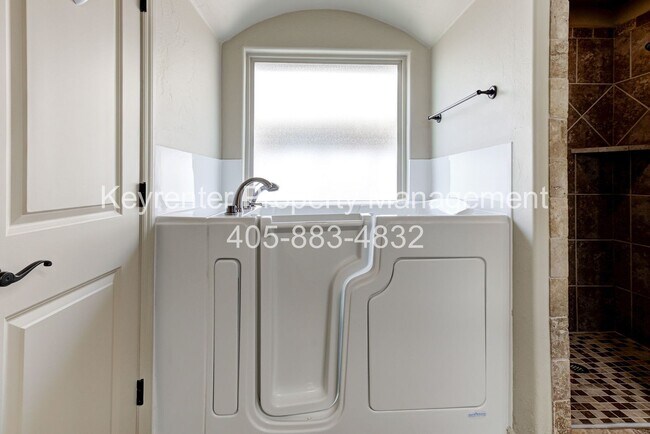 Building Photo - * * * $250 Move-in Special * * * Charming 3-Bedroom / 2-Bathroom Home! * * * $250 Move-in Special...
