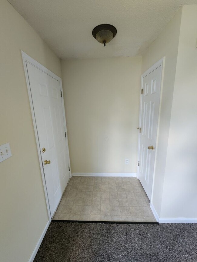 Building Photo - Stunning Country Home