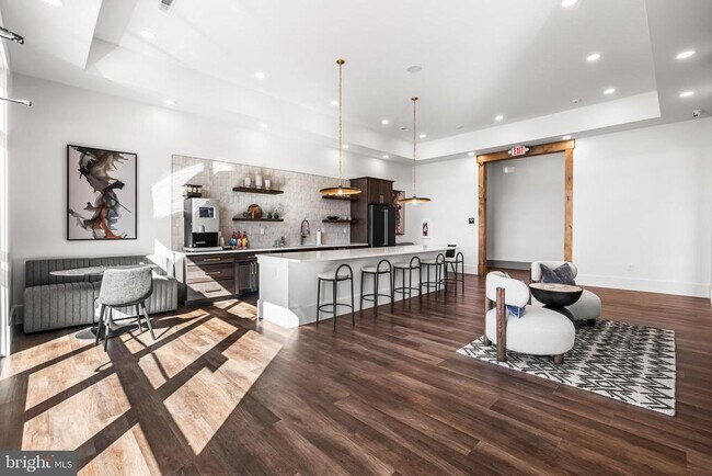 Building Photo - 2623 Maplewood Cir