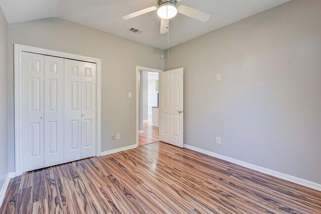 Building Photo - 3730 Sunshine Ln