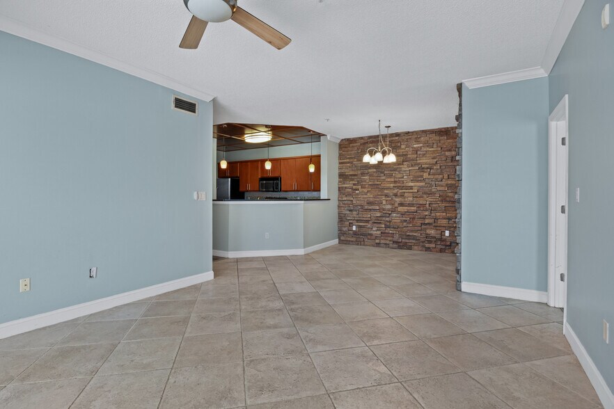 Building Photo - 2208 Walden Park Dr