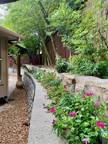 Building Photo - 327 Kahala Dr