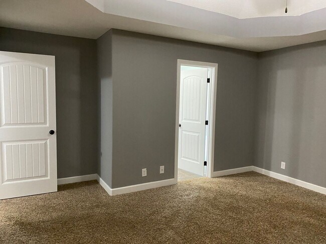 Building Photo - Don't Miss Out on this One! Beautiful Open...