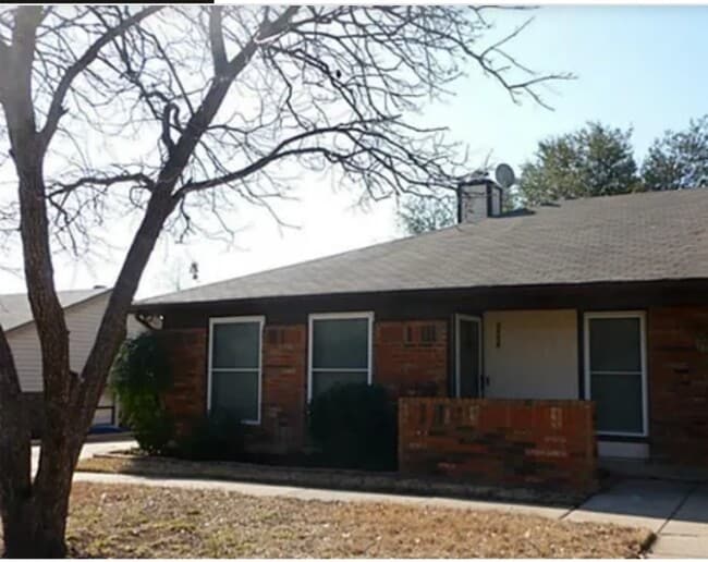 Building Photo - 2408 Shady Turf Dr