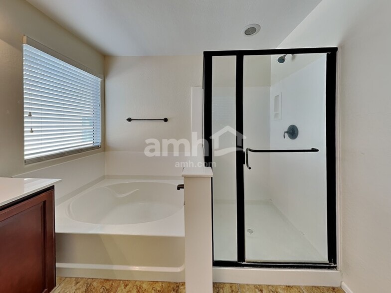 Building Photo - 12119 W Range Mule Dr