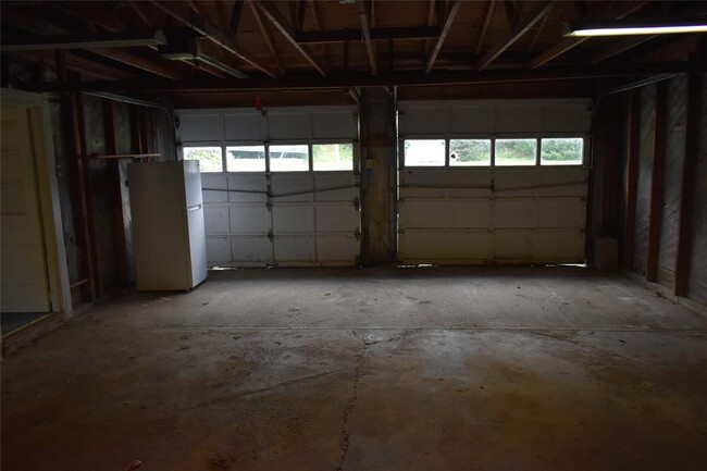 Building Photo - 107 Bogart St