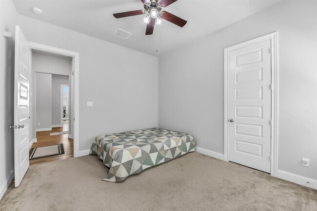 Building Photo - 11927 Carillon Forest Dr