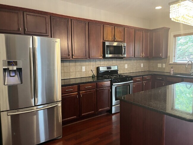 Building Photo - "Charming 4-Bed Home in Mt. Juliet's Sterl...