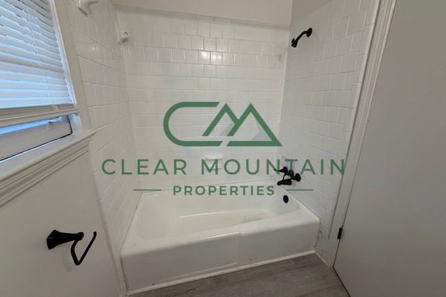 Building Photo - Move-in Special! Limited-Time Leasing Offer - FREE RENT!