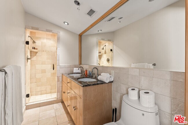 Building Photo - 3200 Oakley Dr