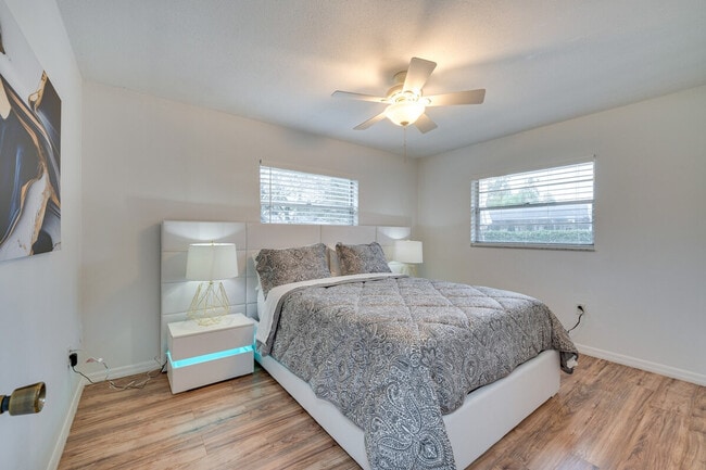 Building Photo - 8644 Sandberry Blvd