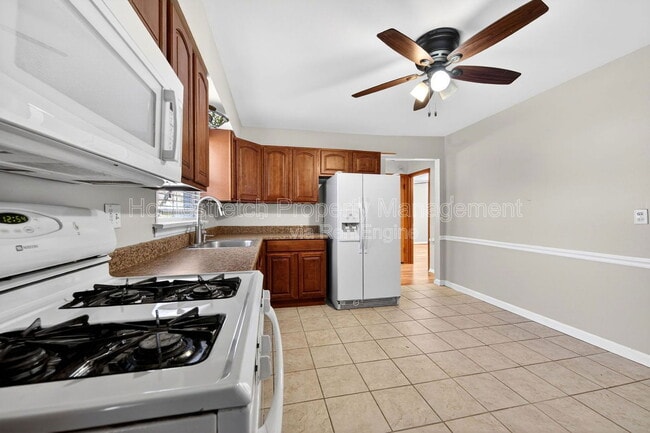 Building Photo - 207 Anistasia Dr