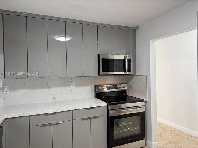 Building Photo - 8550 SW 109th Ave