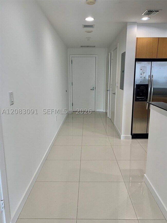 Building Photo - 1060 Brickell Ave