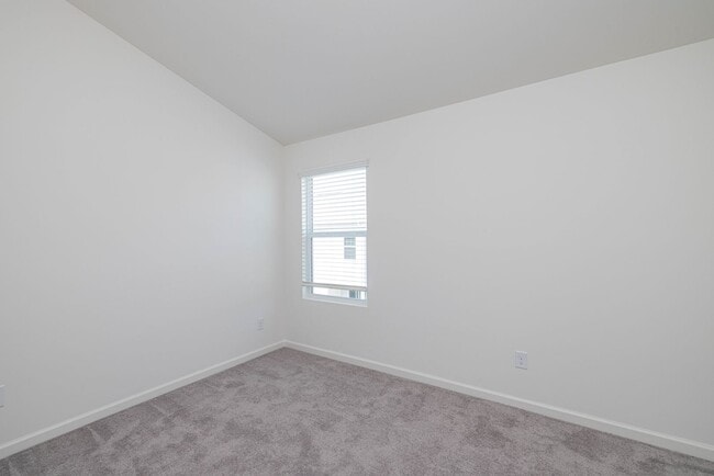 Building Photo - BEAUTIFUL 2 Bedroom/2.5 Bath Townhome in MIDLAND -AVAILABLE LATE AUGUST 2026!