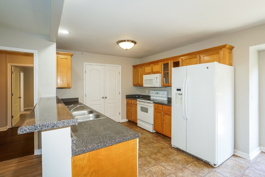 Building Photo - 949 Pebble Beach Cir