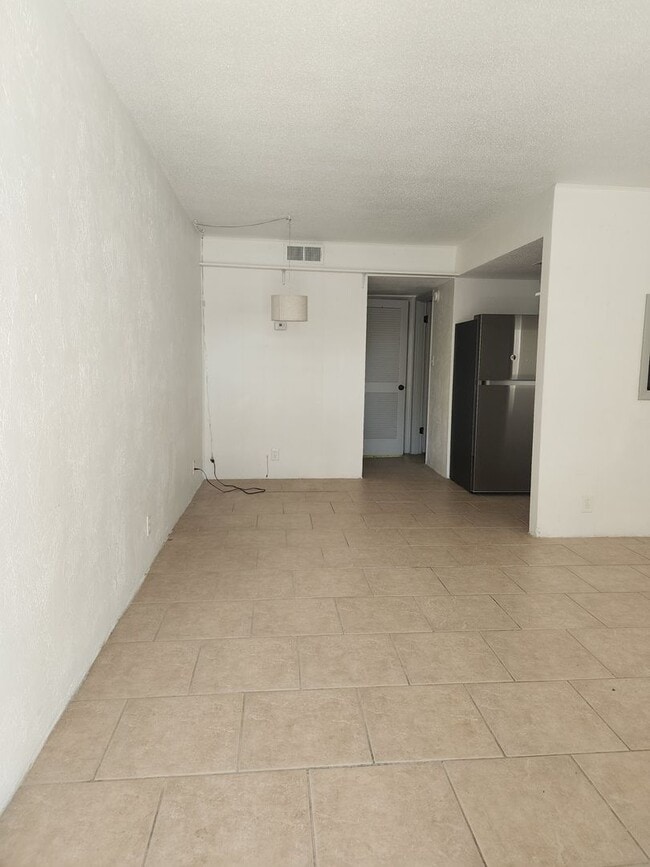 Building Photo - ** LIMITED SUMMERTIME SPECIAL / CALL FOR D...