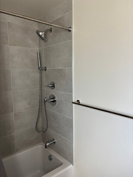 bathroom - 128 N Kingston St