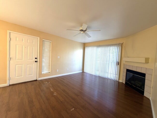 Building Photo - 4955 S Lindell Rd