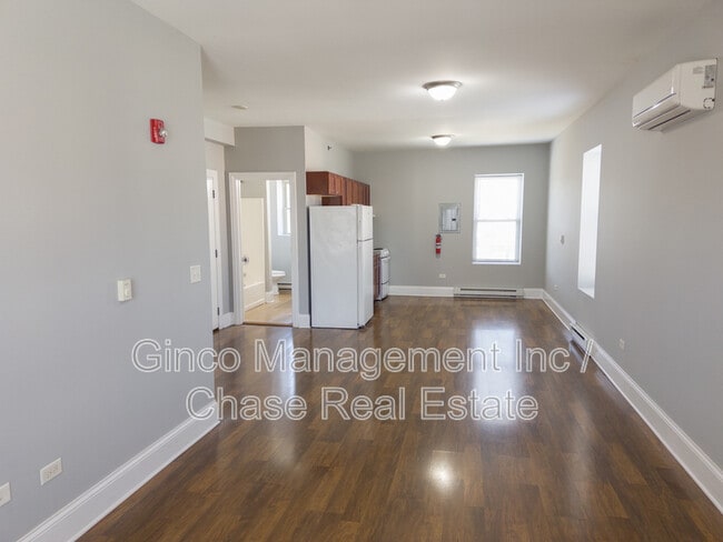 Building Photo - 113 N Hickory St