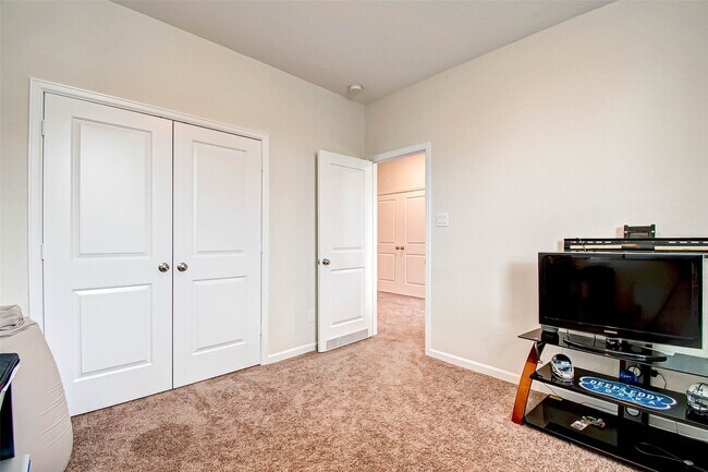 Building Photo - 617 Aspen Falls Ct