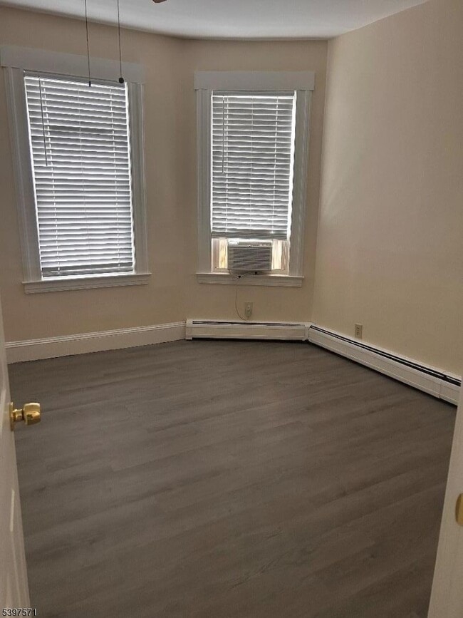 Building Photo - 18 Cedar St