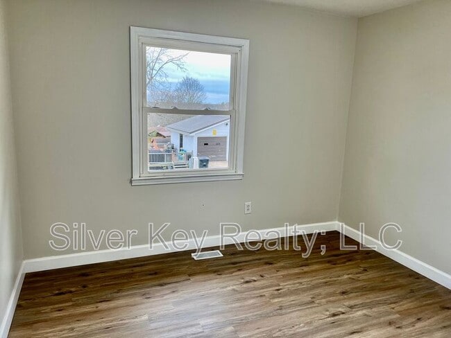 Building Photo - 206 Riggs St