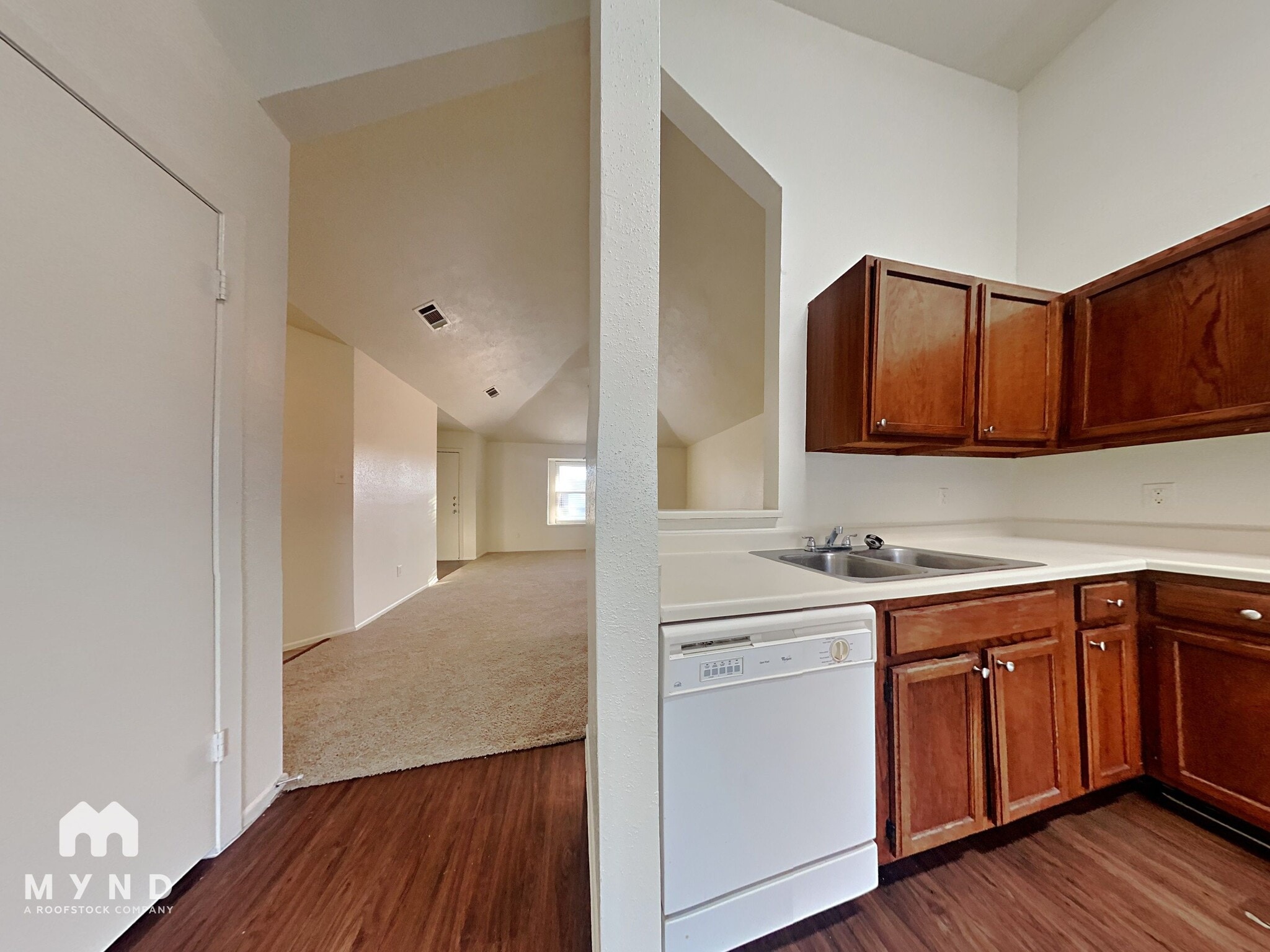 Building Photo - 10002 Green Valley Ln