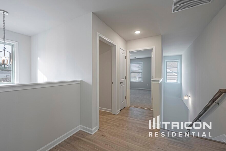 Building Photo - 228 Margrave Dr