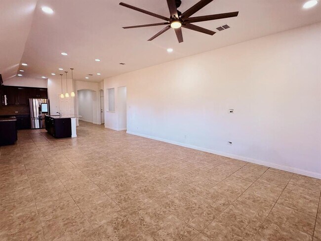 Building Photo - 3500 Esperanza Dr