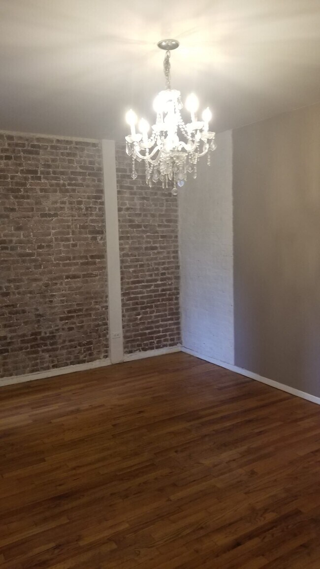 Fully-furnished 2 bedroom apartment in Midtown East (Turtle Bay) - 324 E 50th St