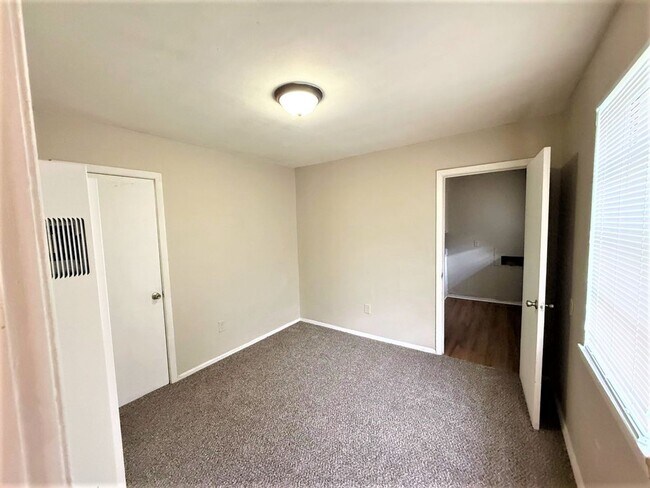 Building Photo - 489/491 Boston