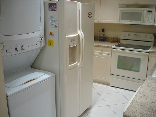 Building Photo - 1111 Boxwood Dr