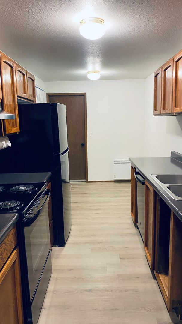 Building Photo - Cute and Quaint Updated Federal Way Condo