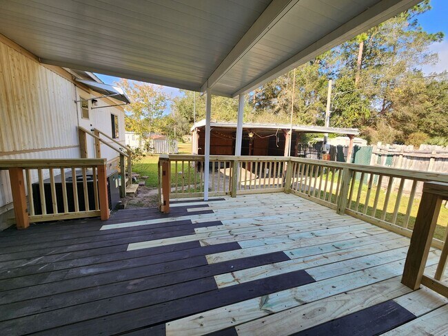 Building Photo - Discounted rent!.. 2 Bed 1 Bath Loaded with XTRA features!