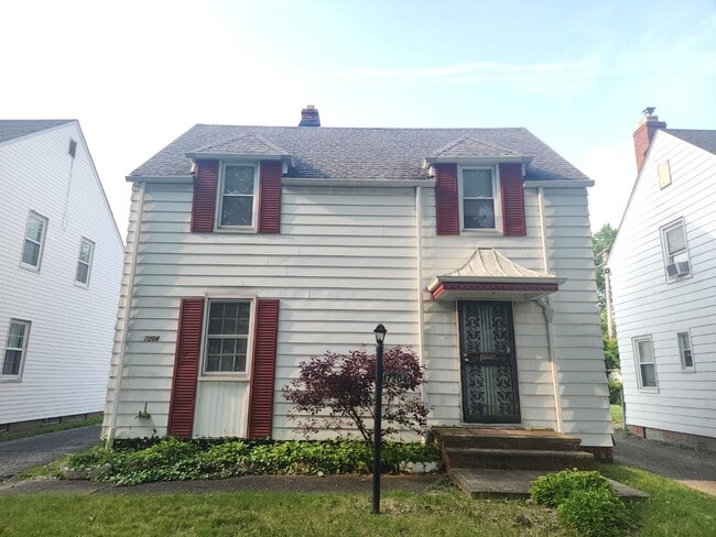 Primary Photo - 17204 Walden Ave
