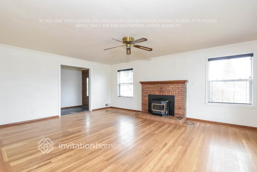 Building Photo - 1706 3rd Ave NW