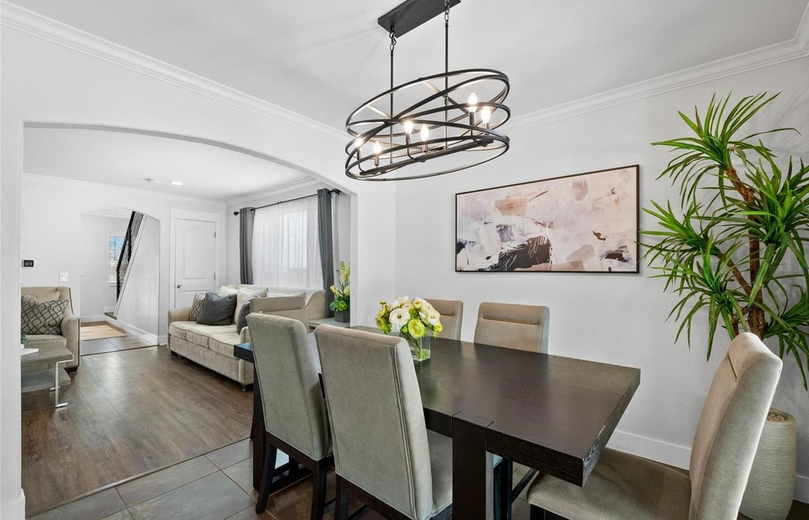 Building Photo - 2184 W Warren Ave