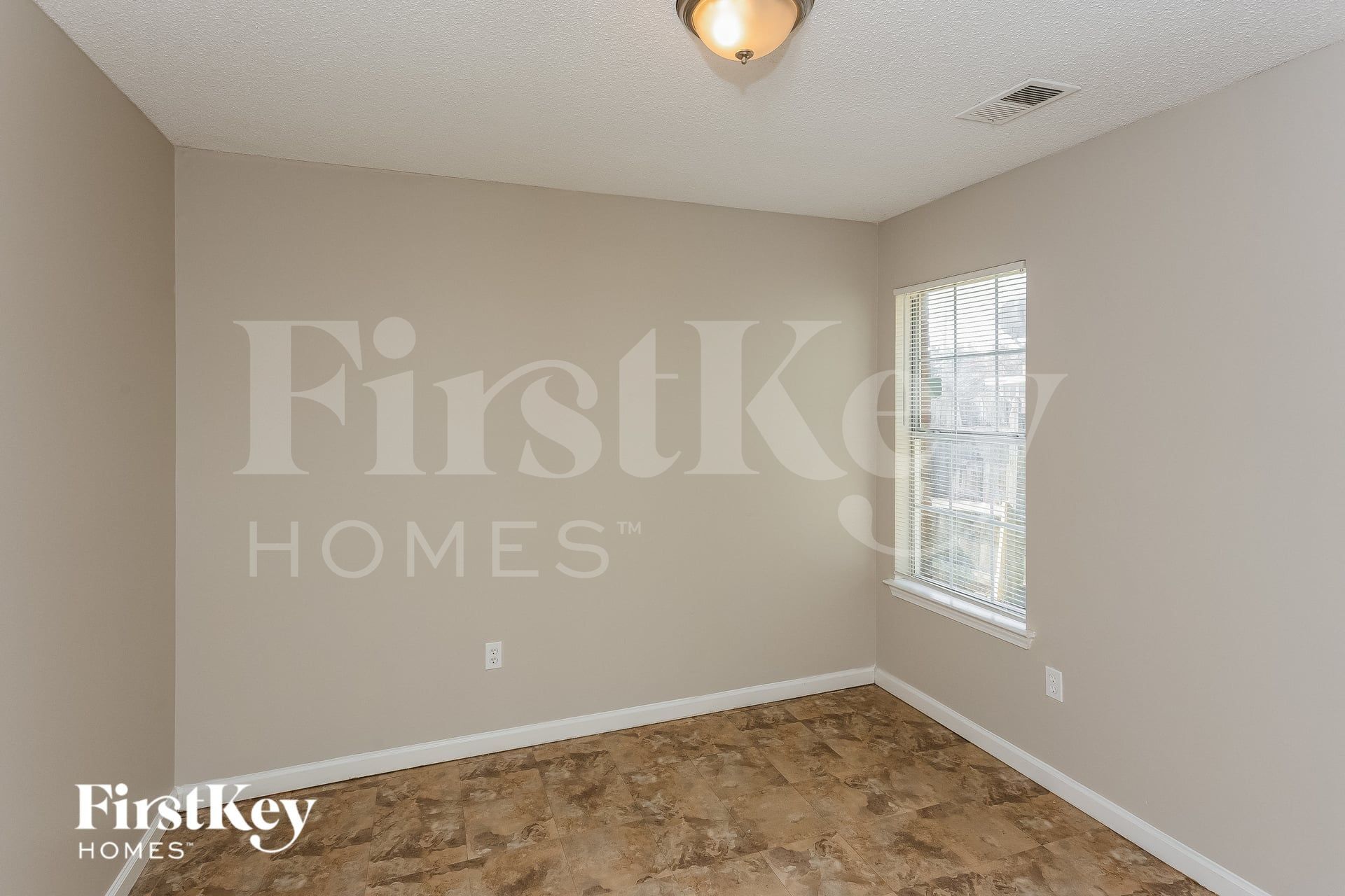 Building Photo - 4668 Amanda Oaks Cir S