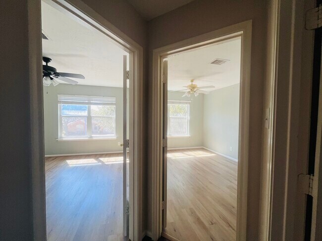 Building Photo - 20830 Oak Rain Ct