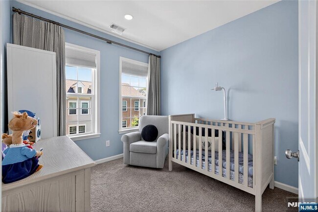 Building Photo - 117 Truman Dr