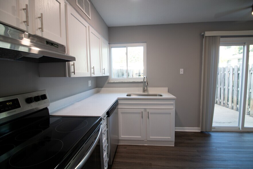 Broad Ripple Trails 5220 Luzzane Dr Indianapolis IN 46220 Apartment