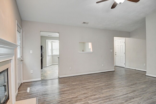 Building Photo - HOUSE FOR RENT