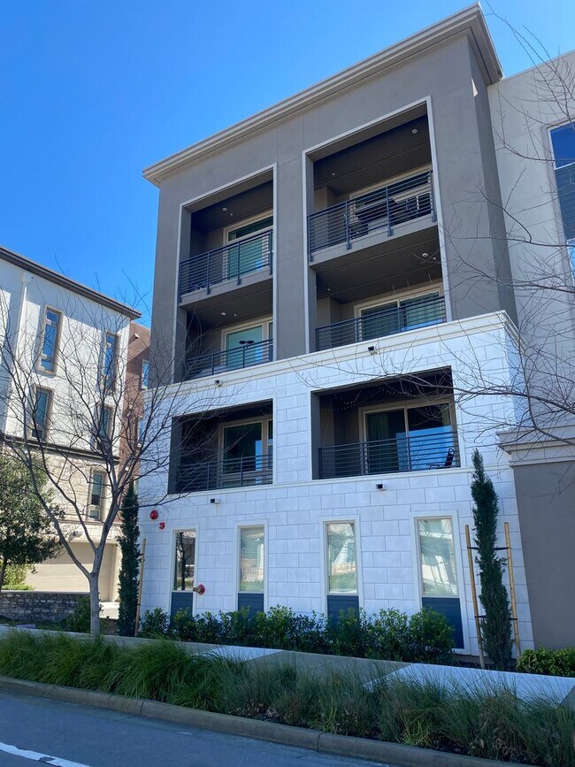 Building Photo - Dublin Hyde Park Modern Living Single Level Condo 4 Bed / 2 Bath, Amenities, Close to 580