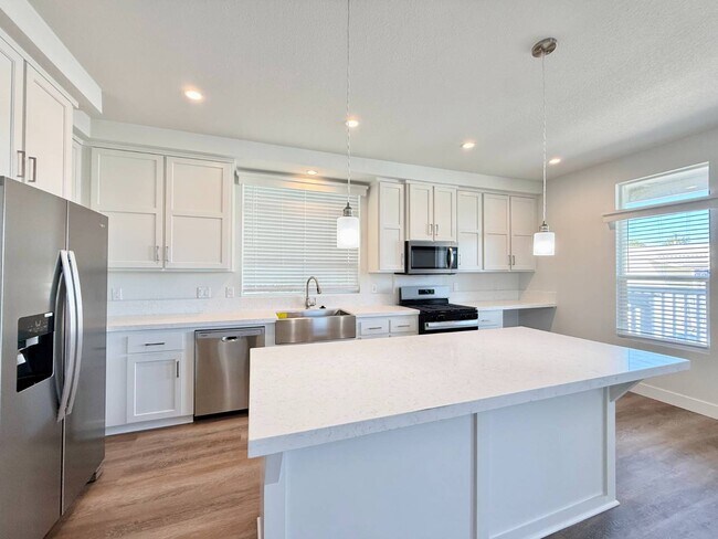 Building Photo - 44 Pine Via