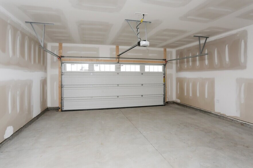 Building Photo - 1157 Sunny Lake Dr