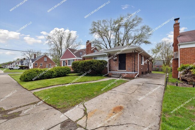 Building Photo - Completely Renovated 3-bedroo, 1.5-bathroo...